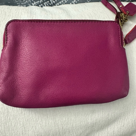 Coach EUC studded wristlet - Picture 6 of 8